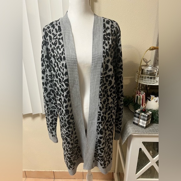 Nine West Leopard Cardigan SIZE M. - Picture 1 of 14